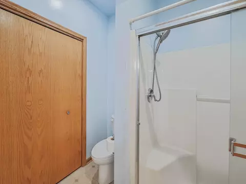 Bath - 1321 Dancing Bear Ln, Elgin, IL 60120 photo 2 of 3