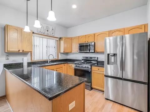 Kitchen - 1321 Dancing Bear Ln, Elgin, IL 60120 photo 2 of 4