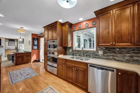 Kitchen - 9 Chiswick Cir, Bloomington, IL 61704 photo 6 of 7