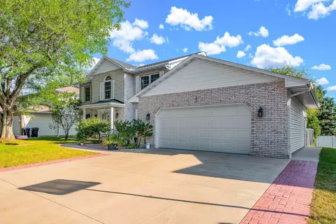 Exterior - 9 Chiswick Cir, Bloomington, IL 61704 photo 2 of 9