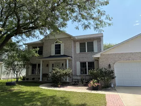 Exterior - 9 Chiswick Cir, Bloomington, IL 61704 photo 9 of 9