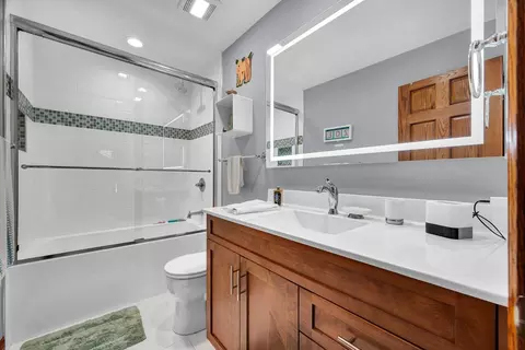 Bath - 9 Chiswick Cir, Bloomington, IL 61704 photo 4 of 5