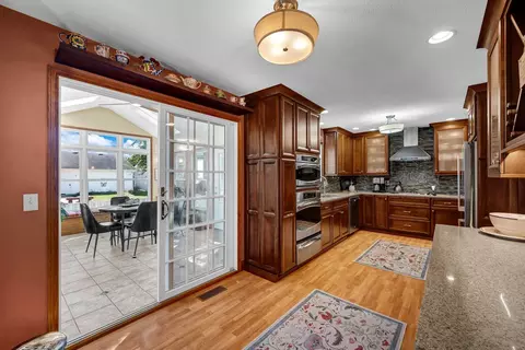 Kitchen - 9 Chiswick Cir, Bloomington, IL 61704 photo 2 of 7