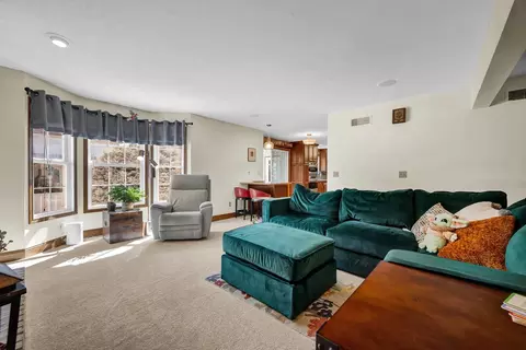 Living - 9 Chiswick Cir, Bloomington, IL 61704 photo 1 of 2