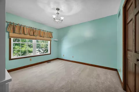 Bedroom - 9 Chiswick Cir, Bloomington, IL 61704 photo 5 of 7