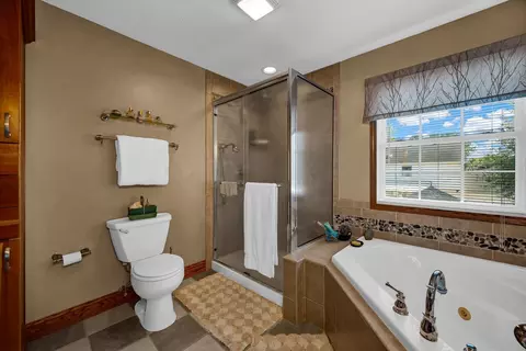 Bath - 9 Chiswick Cir, Bloomington, IL 61704 photo 3 of 5