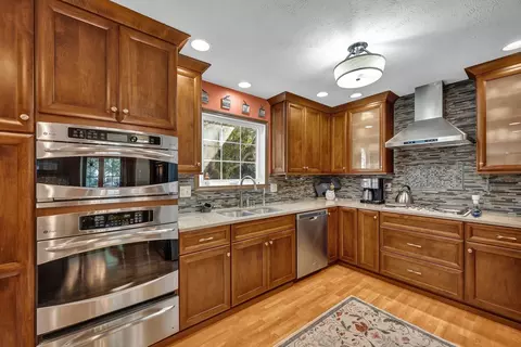 Kitchen - 9 Chiswick Cir, Bloomington, IL 61704 photo 5 of 7
