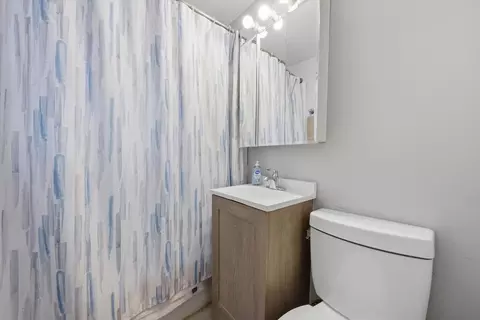 Bath - 3214 Mcbreen Ave, Robbins, IL 60472 photo 1 of 1