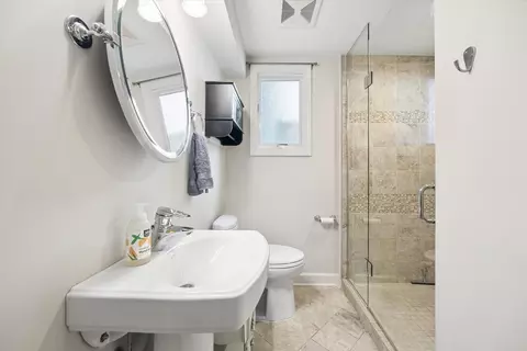 Bath - 110 S Herbert Rd, Riverside, IL 60546 photo 3 of 3