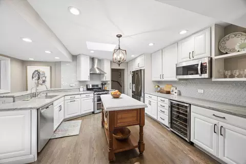 Kitchen - 110 S Herbert Rd, Riverside, IL 60546 photo 3 of 4
