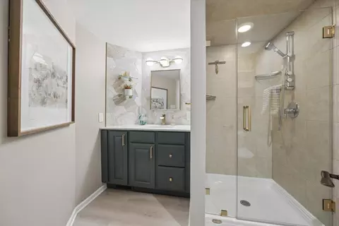 Bath - 110 S Herbert Rd, Riverside, IL 60546 photo 1 of 3