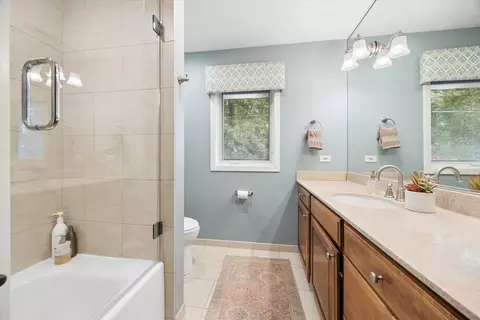 Bath - 110 S Herbert Rd, Riverside, IL 60546 photo 2 of 3