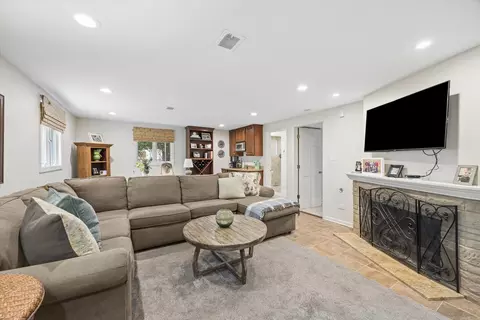 Living - 110 S Herbert Rd, Riverside, IL 60546 photo 5 of 6