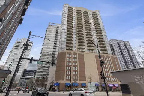 645 N Kingsbury St #2202, Chicago, IL 60654