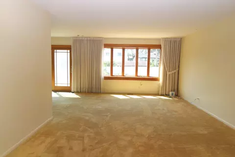 Living - 263 Norman Ct, Des Plaines, IL 60016 photo 2 of 5