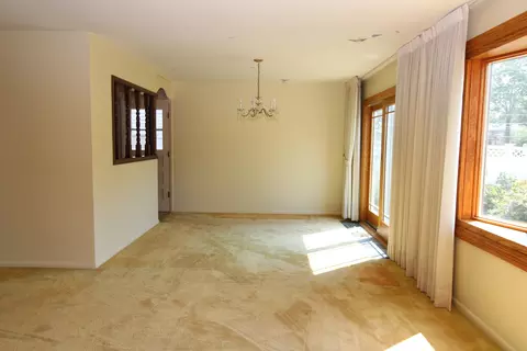 Living - 263 Norman Ct, Des Plaines, IL 60016 photo 3 of 5