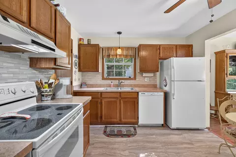 Kitchen - 205 N Creekside Trl #A, Mchenry, IL 60050 photo 1 of 5