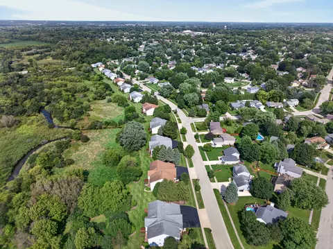 View/Area - 205 N Creekside Trl #A, Mchenry, IL 60050 photo 4 of 5