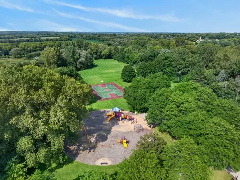 View/Area - 205 N Creekside Trl #A, Mchenry, IL 60050 photo 2 of 5
