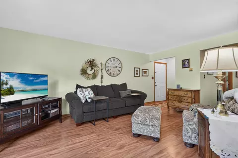 Living - 205 N Creekside Trl #A, Mchenry, IL 60050 photo 2 of 3