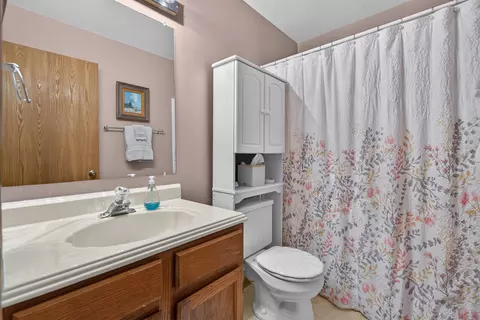 Bath - 205 N Creekside Trl #A, Mchenry, IL 60050 photo 2 of 2