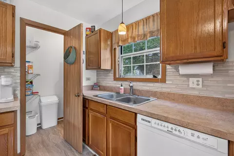 Kitchen - 205 N Creekside Trl #A, Mchenry, IL 60050 photo 3 of 5