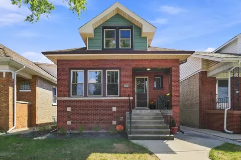 5941 W Waveland Ave, Chicago, IL 60634