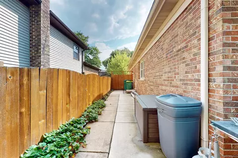 Exterior - 674 Sycamore Ln, Wheeling, IL 60090 photo 2 of 5