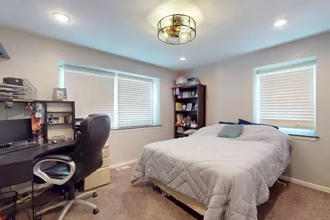 Bedroom - 674 Sycamore Ln, Wheeling, IL 60090 photo 3 of 5