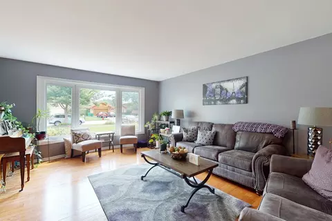 Living - 674 Sycamore Ln, Wheeling, IL 60090 photo 1 of 2