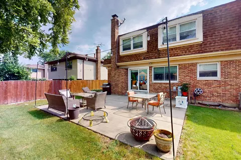 Exterior - 674 Sycamore Ln, Wheeling, IL 60090 photo 5 of 5