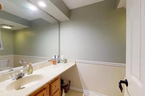 Bath - 674 Sycamore Ln, Wheeling, IL 60090 photo 1 of 4