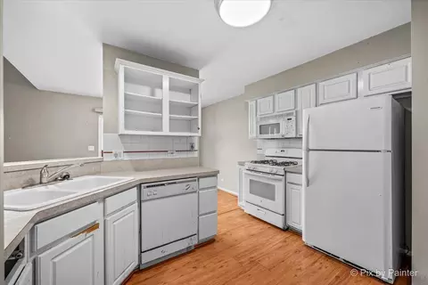 Kitchen - 1158 E Danbury Dr, Cary, IL 60013 photo 2 of 2