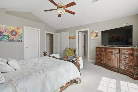 Bedroom - 104 Park View Dr, Eldridge, IA 52748 photo 4 of 6