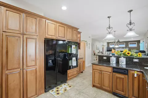 Kitchen - 104 Park View Dr, Eldridge, IA 52748 photo 2 of 3