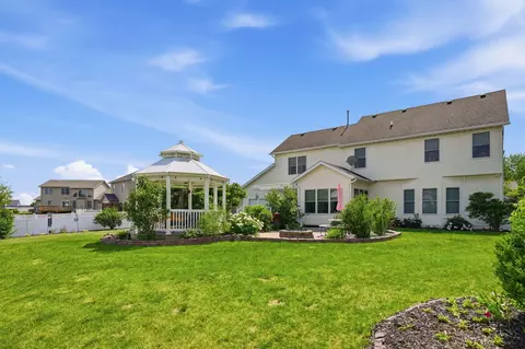 Exterior - 104 Park View Dr, Eldridge, IA 52748 photo 5 of 5