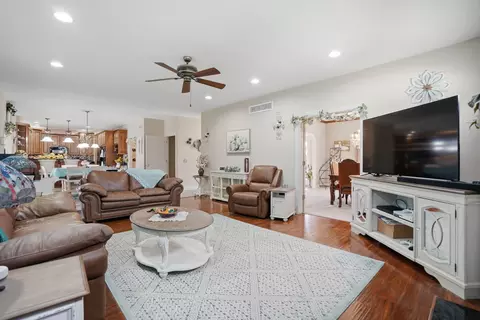 Living - 104 Park View Dr, Eldridge, IA 52748 photo 2 of 2