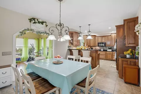 Dining - 104 Park View Dr, Eldridge, IA 52748 photo 2 of 2