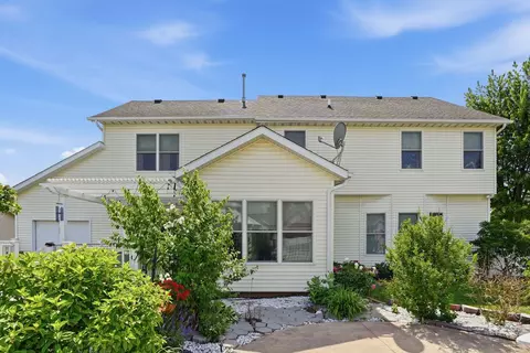 Exterior - 104 Park View Dr, Eldridge, IA 52748 photo 3 of 5