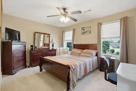 Bedroom - 104 Park View Dr, Eldridge, IA 52748 photo 5 of 6
