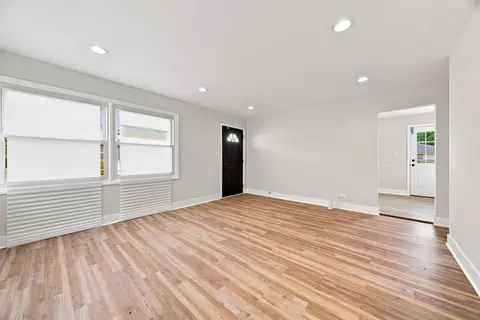 Living - 16460 Honore Ave, Markham, IL 60428 photo 3 of 4