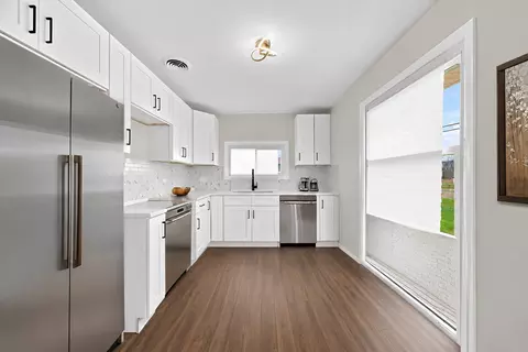Kitchen - 16460 Honore Ave, Markham, IL 60428 photo 1 of 4