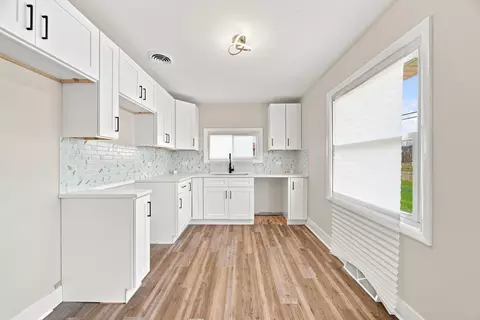 Kitchen - 16460 Honore Ave, Markham, IL 60428 photo 3 of 4
