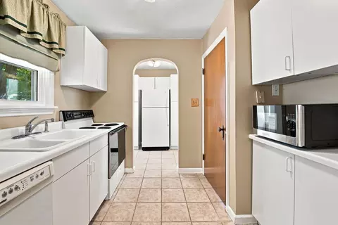 Entry Way - 748 E Jackson St, Morris, IL 60450 photo 2 of 2