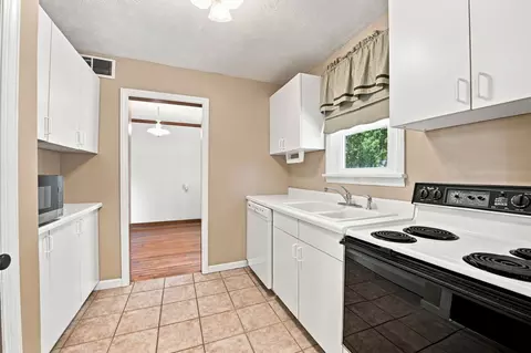 Kitchen - 748 E Jackson St, Morris, IL 60450 photo 4 of 4