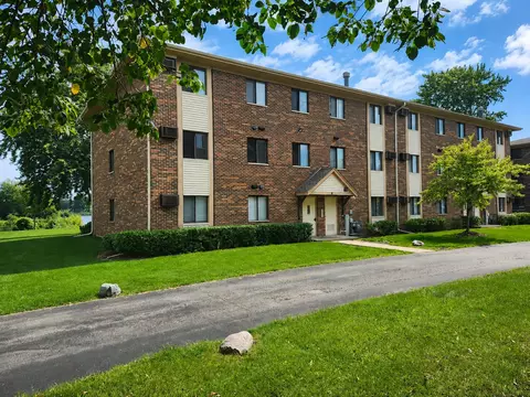 4 Parkside Ct #3, Vernon Hills, IL 60061