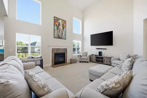Living - 3605 Harmony Cir, Elgin, IL 60124 photo 3 of 4