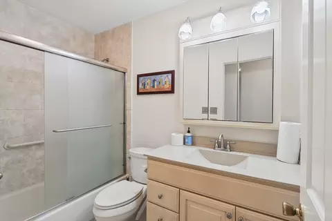 Bath - 2118 Bristol Rd, Champaign, IL 61821 photo 4 of 4