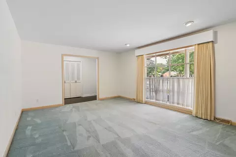 Living - 2118 Bristol Rd, Champaign, IL 61821 photo 2 of 4