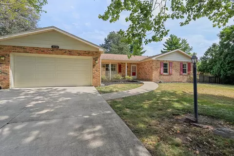 Exterior - 2118 Bristol Rd, Champaign, IL 61821 photo 2 of 11